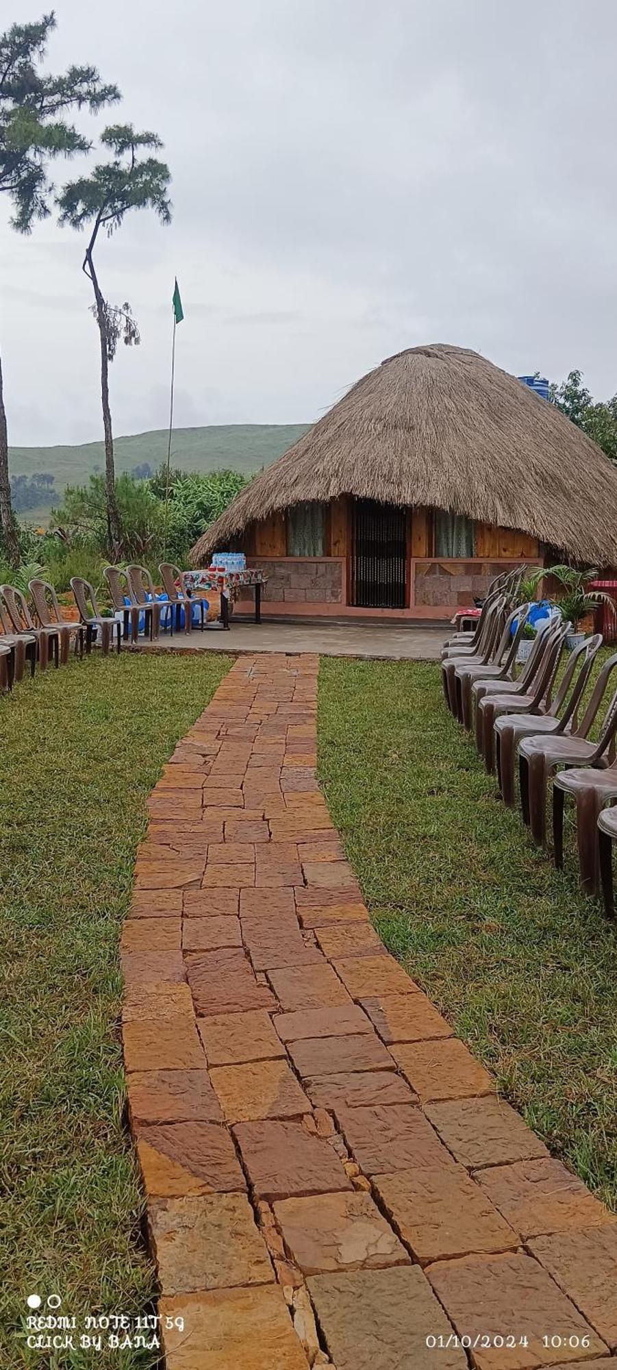 Meikha Homestay Pynursla Luaran gambar